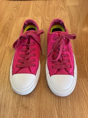 Converse All Star Chuck Taylor Fuchsia Eyelet Low-Top Canvas Sneakers Size 8